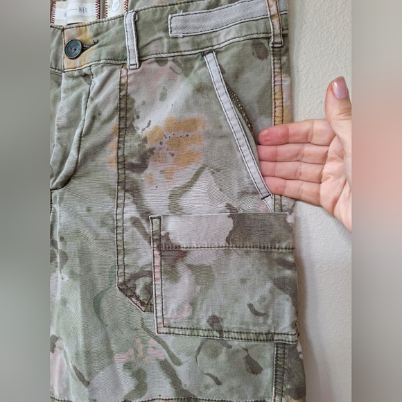 Hei Hei Anthropologie Womens 7"  Camo Chino Shorts. Size 27 - Picture 4 of 5